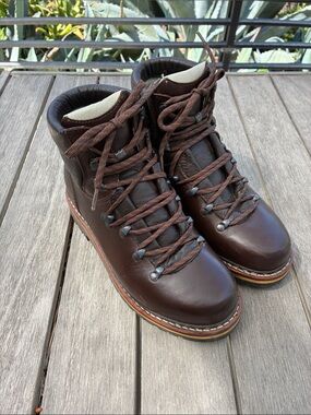 Classic Hanwag Leather Hiking Boots with Contrast Laces size UK 6.5